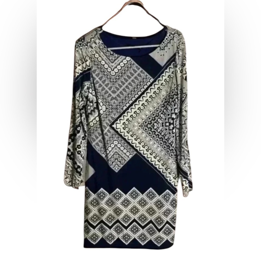 Nine West Size 10 women’s pull-on blue and white patterned sheath dress.
